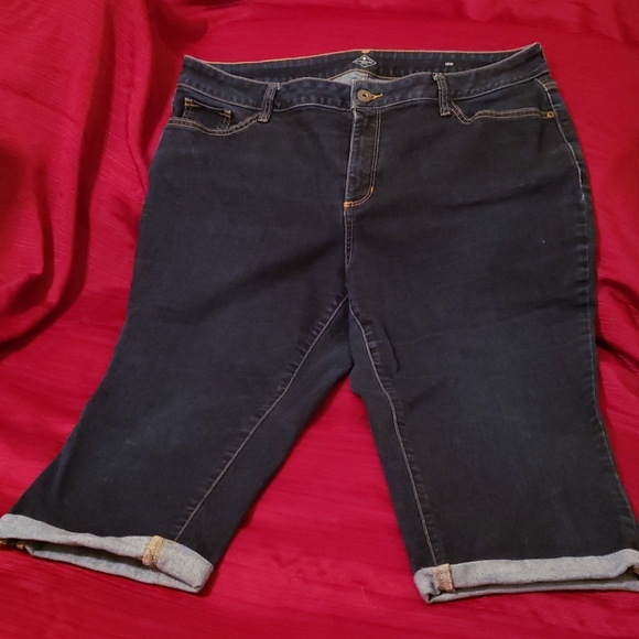 St. John's Bay Denim Stretch Capris - Picture 2 of 7